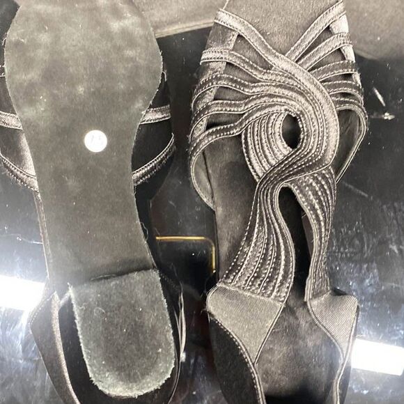 7 1/2 Slip on Black Dress Heels - Picture 3 of 3